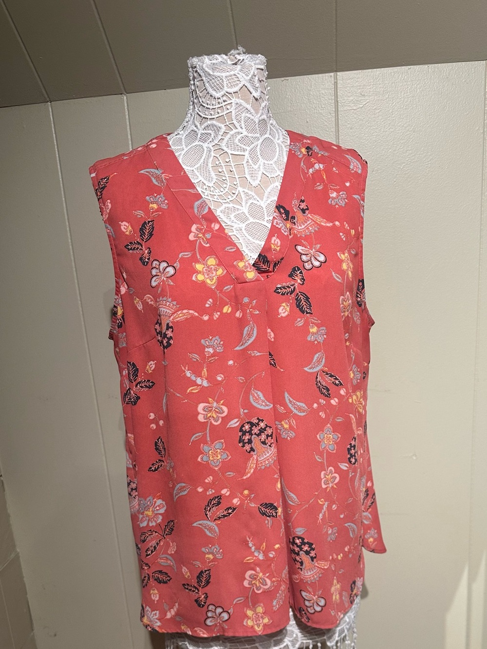 Adrianna Papell Coral Floral V-Neck Sleeveless Top